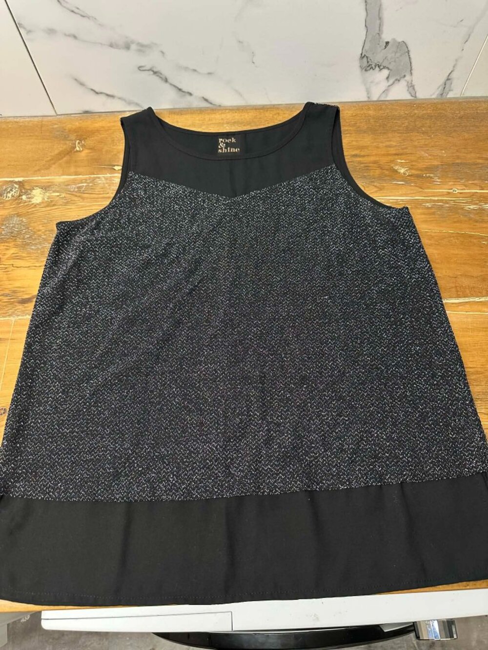 ✨ Women’s ROCK AND SHINE T-Shirt – Size M – $8 ✨